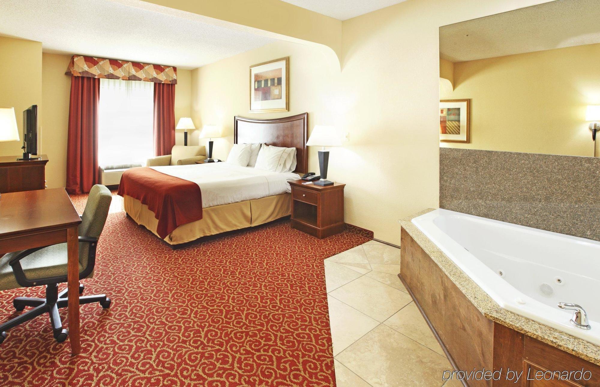 Holiday Inn Express Suites Little Rock West By Ihg Room photo